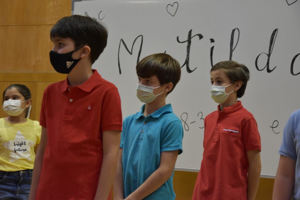 DSC 9120 1 &bull; Final de curso a ritmo de musical