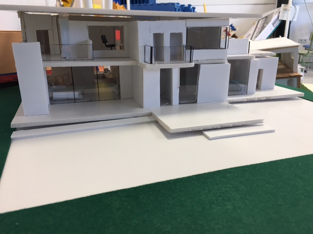 IMG 1736 &bull; Alumnos de 1º de ESO del Colegio CEU San Pablo Sevilla presentan sus maquetas de viviendas realizadas para la asignatura Tecnología Aplicada