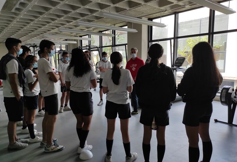 IMG 20210510 153907 &bull; Alumnos de Secundaria del Colegio CEU San Pablo Sevilla visitan las instalaciones deportivas de la Fundación San Pablo Andalucía CEU