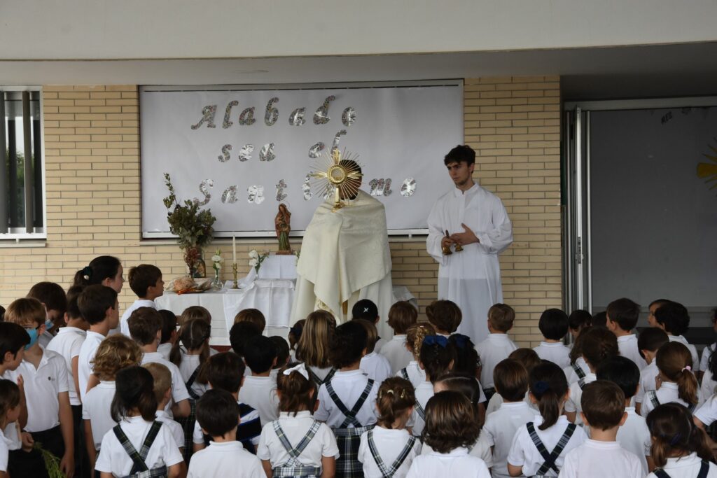 Infantil &bull; El Colegio CEU San Pablo Sevilla celebra el Corpus Christi