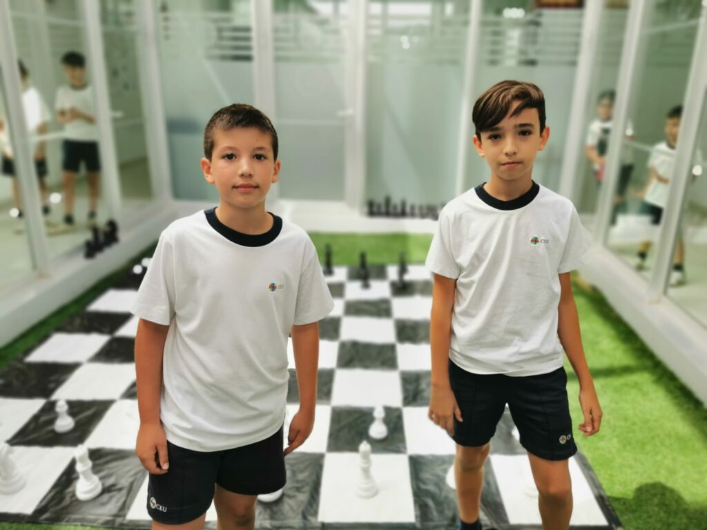 WhatsApp Image 2022 05 26 at 12.36.35 PM1 &bull; ‘Let’s play chess’ en el Colegio CEU San Pablo Sevilla
