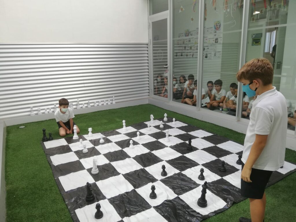 WhatsApp Image 2022 05 31 at 11.46.22 AM3 &bull; ‘Let’s play chess’ en el Colegio CEU San Pablo Sevilla