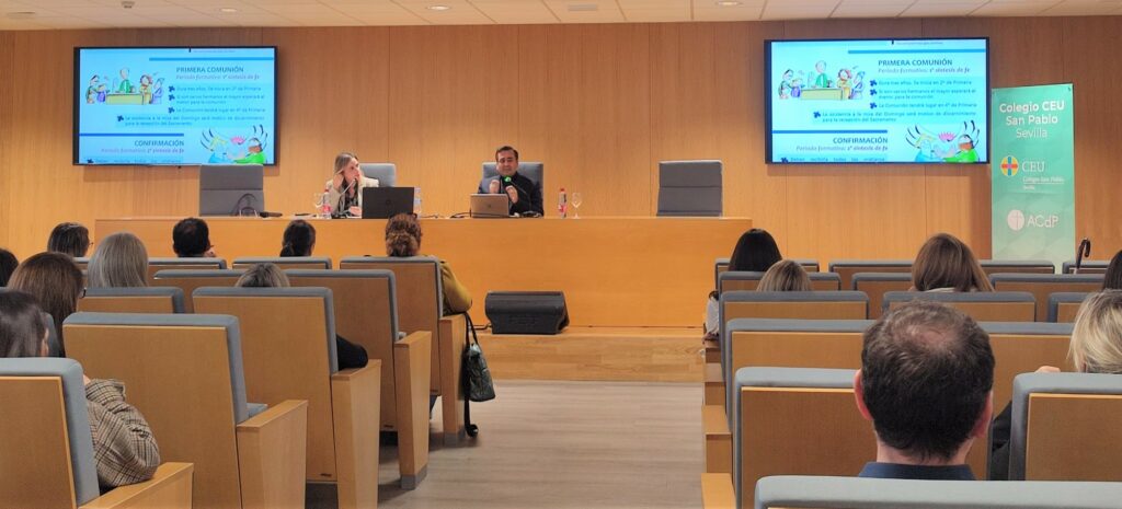 WhatsApp Image 2022 11 08 at 16.17.382 &bull; Las familias del Colegio CEU San Pablo Sevilla se forman sobre los sacramentos que recibirán sus hijos en este curso