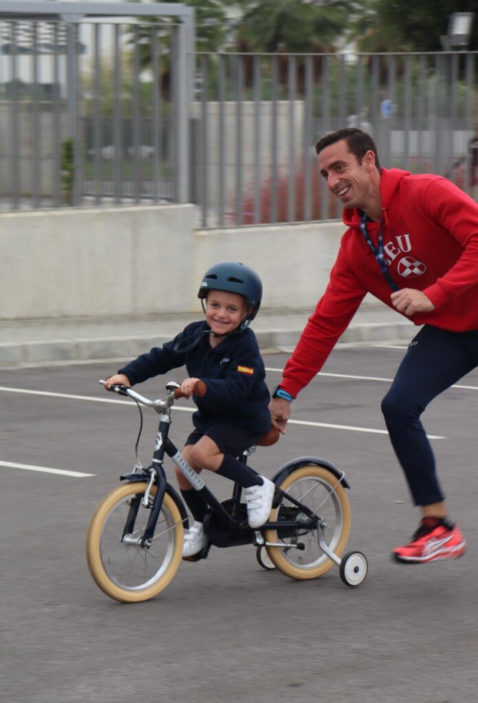 WhatsApp Image 2022 11 24 at 13.47.11 &bull; Alumnos del Colegio CEU San Pablo Sevilla participan en un circuito de Seguridad Vial