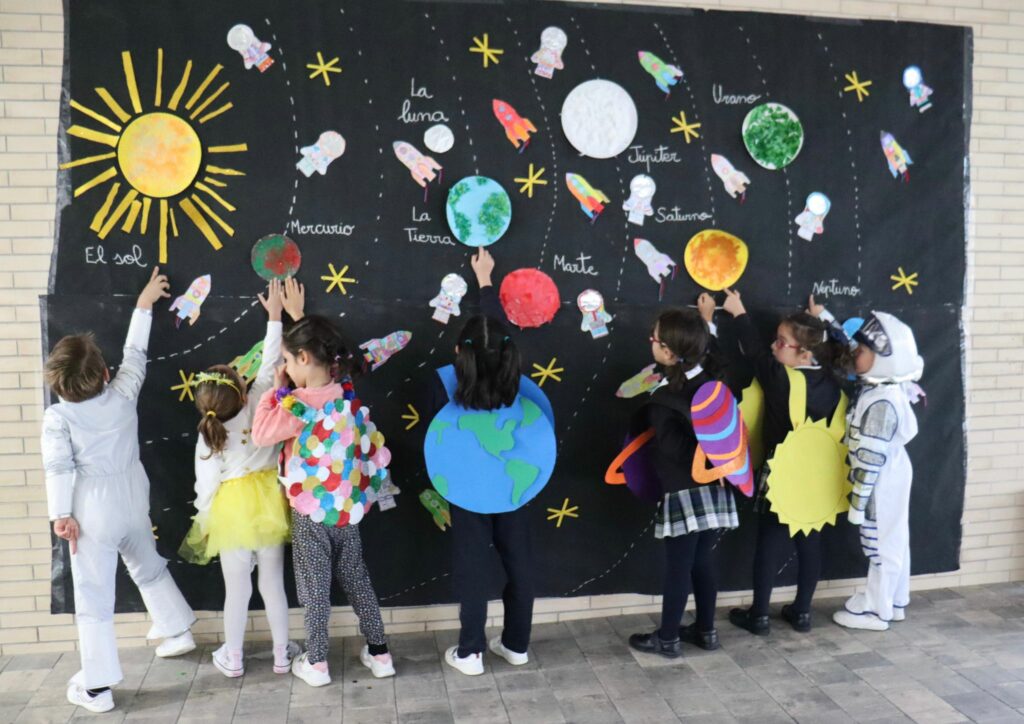 WhatsApp Image 2022 12 09 at 12.36.471 &bull; Fiesta fin de proyecto ‘El Universo’ en el Colegio CEU San Pablo Sevilla