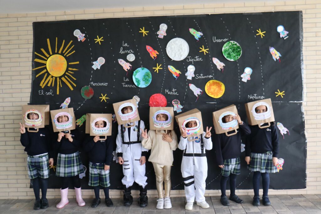 WhatsApp Image 2022 12 09 at 12.36.511 &bull; Fiesta fin de proyecto ‘El Universo’ en el Colegio CEU San Pablo Sevilla