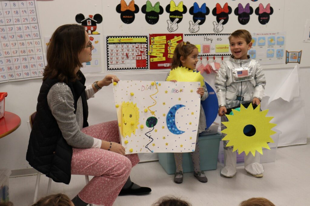 WhatsApp Image 2022 12 09 at 12.36.53 &bull; Fiesta fin de proyecto ‘El Universo’ en el Colegio CEU San Pablo Sevilla