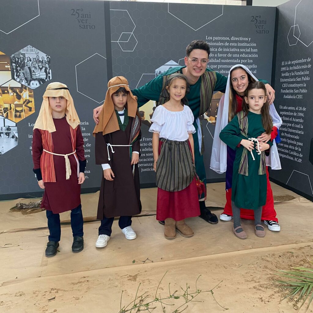 WhatsApp Image 2022 12 21 at 11.05.58 &bull; CEU Andalucía acogió la representación de un Belén Viviente los días previos a la Navidad