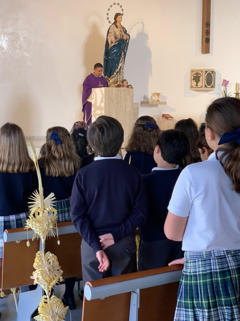 WhatsApp Image 2023 03 31 at 09.55.02 &bull; Celebración de la tradicional procesión del Viernes de Dolores en el Colegio CEU San Pablo Sevilla