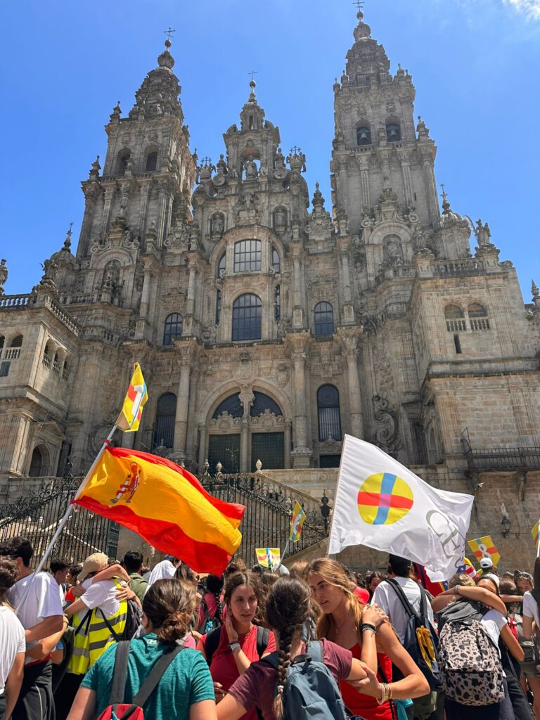 WhatsApp Image 2024 07 01 at 13.48.181 &bull; El Colegio CEU San Pablo Sevilla completa su peregrinación a Santiago