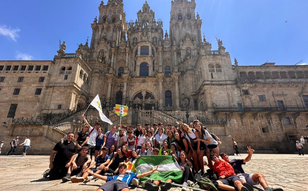 WhatsApp Image 2024 07 01 at 14.04.271 &bull; El Colegio CEU San Pablo Sevilla completa su peregrinación a Santiago