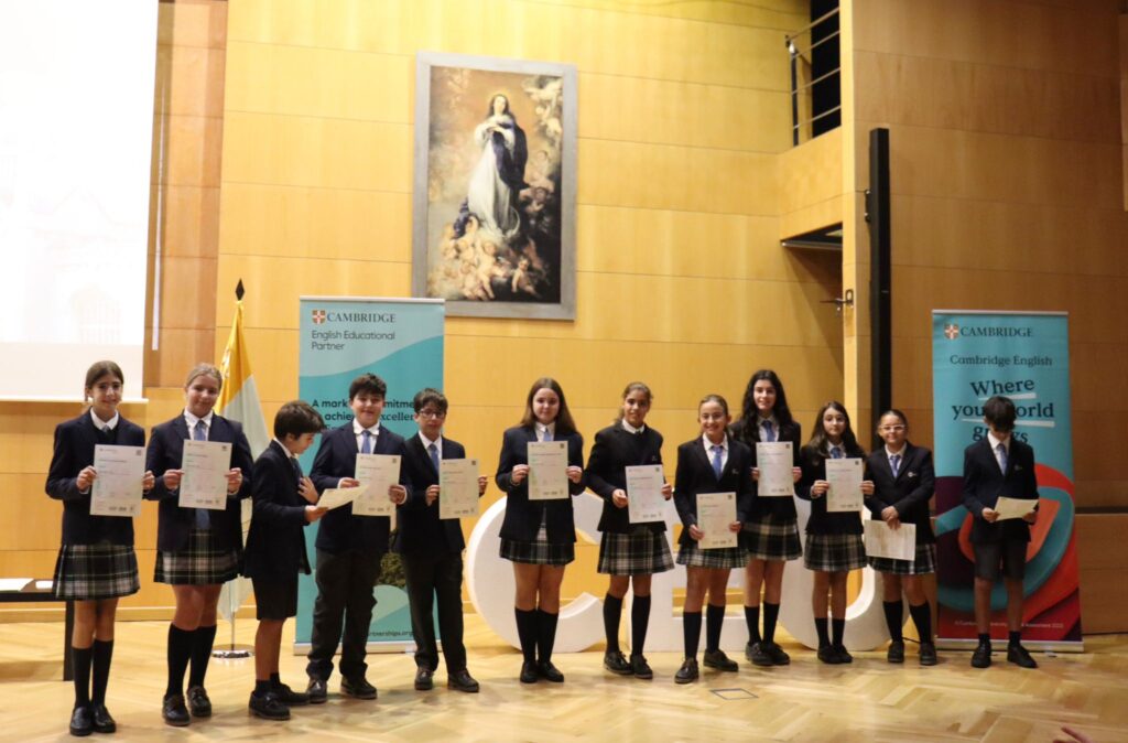 WhatsApp Image 2024 10 16 at 19.37.08 1 &bull; Congratulations! Entrega de diplomas de Cambridge a los alumnos del Colegio CEU San Pablo Sevilla