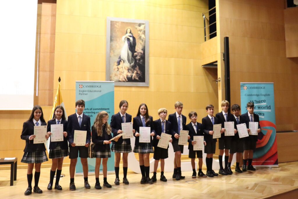 WhatsApp Image 2024 10 16 at 19.37.09 1 &bull; Congratulations! Entrega de diplomas de Cambridge a los alumnos del Colegio CEU San Pablo Sevilla