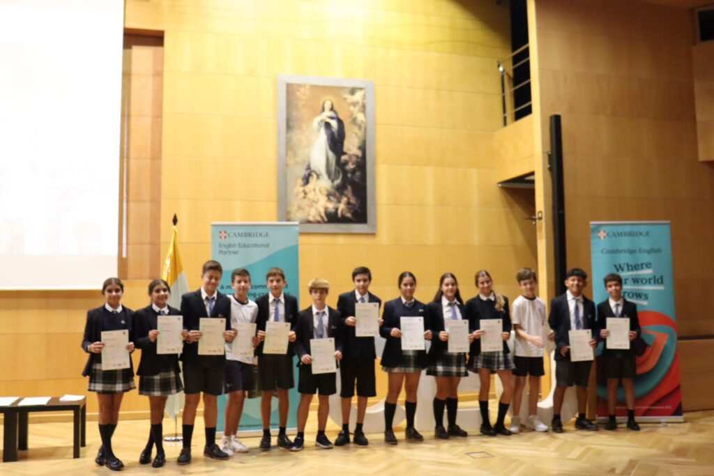 WhatsApp Image 2024 10 16 at 19.37.10 1 &bull; Congratulations! Entrega de diplomas de Cambridge a los alumnos del Colegio CEU San Pablo Sevilla