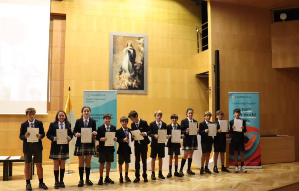 WhatsApp Image 2024 10 16 at 19.37.10 &bull; Congratulations! Entrega de diplomas de Cambridge a los alumnos del Colegio CEU San Pablo Sevilla