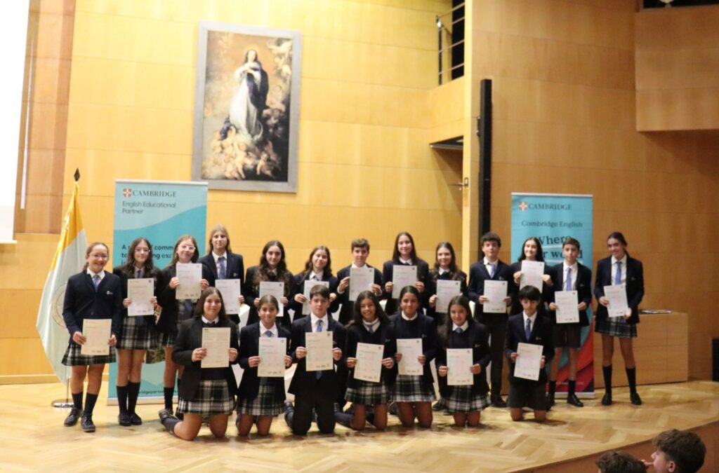 WhatsApp Image 2024 10 16 at 19.37.11 1 &bull; Congratulations! Entrega de diplomas de Cambridge a los alumnos del Colegio CEU San Pablo Sevilla