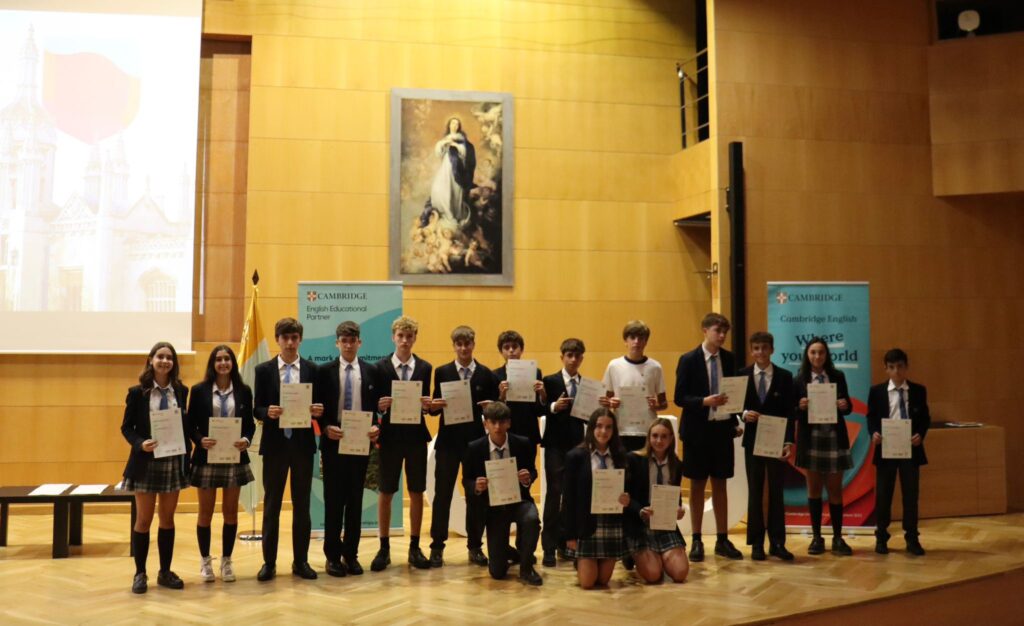 WhatsApp Image 2024 10 16 at 19.37.12 &bull; Congratulations! Entrega de diplomas de Cambridge a los alumnos del Colegio CEU San Pablo Sevilla