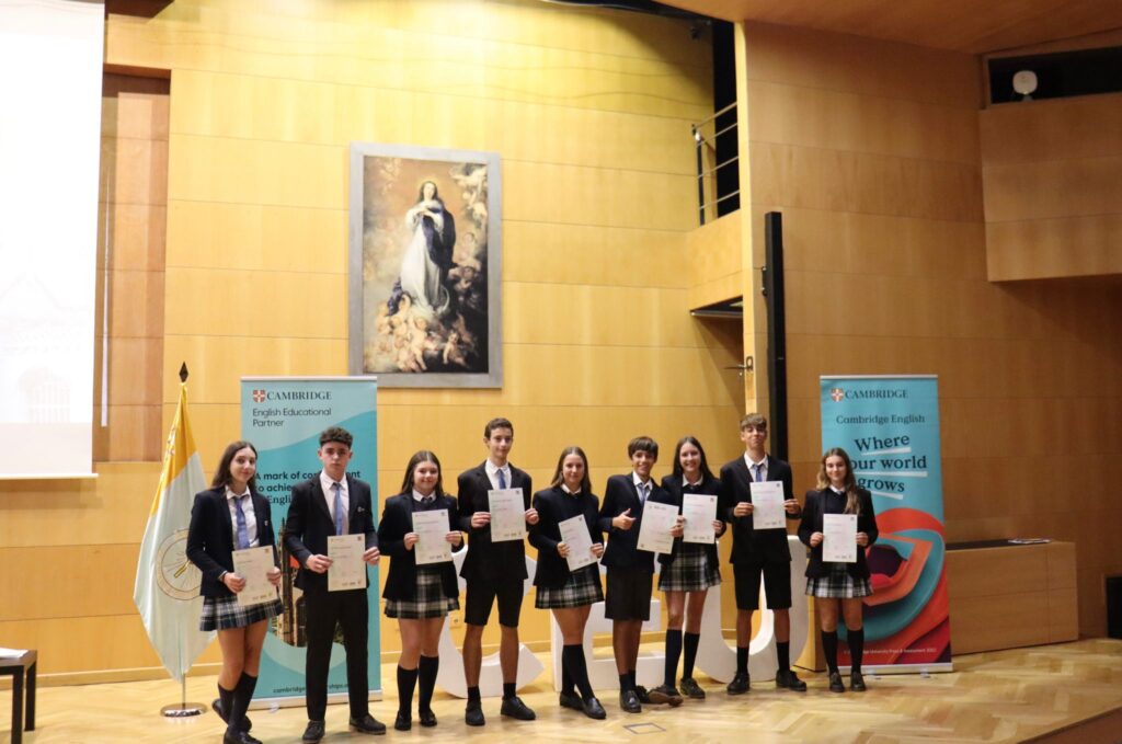 WhatsApp Image 2024 10 16 at 19.37.13 1 &bull; Congratulations! Entrega de diplomas de Cambridge a los alumnos del Colegio CEU San Pablo Sevilla