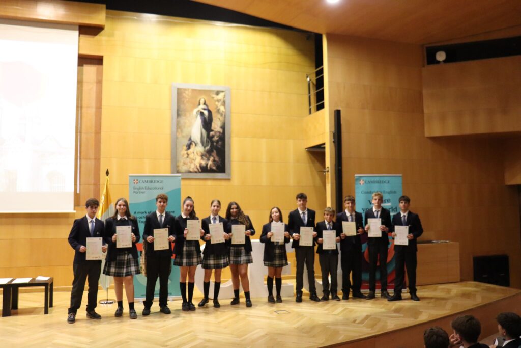 WhatsApp Image 2024 10 16 at 19.37.13 &bull; Congratulations! Entrega de diplomas de Cambridge a los alumnos del Colegio CEU San Pablo Sevilla