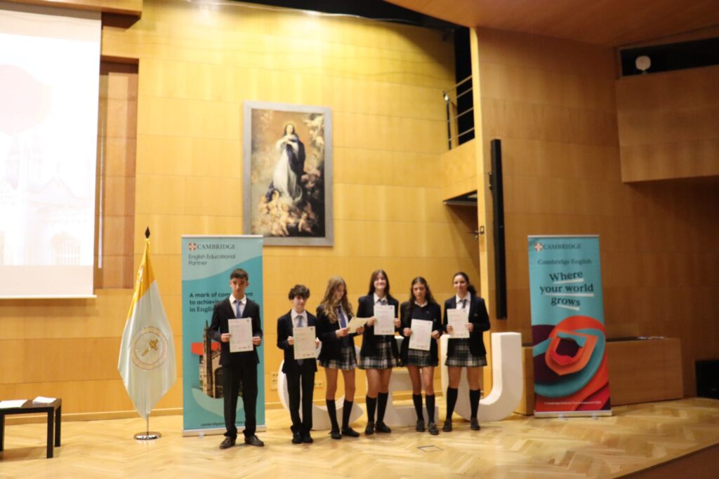 WhatsApp Image 2024 10 16 at 19.37.13 2 &bull; Congratulations! Entrega de diplomas de Cambridge a los alumnos del Colegio CEU San Pablo Sevilla