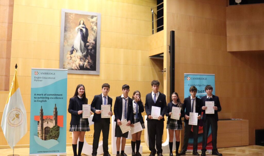 WhatsApp Image 2024 10 16 at 19.37.14 &bull; Congratulations! Entrega de diplomas de Cambridge a los alumnos del Colegio CEU San Pablo Sevilla