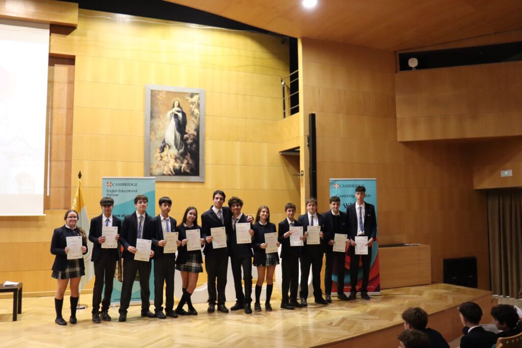 WhatsApp Image 2024 10 16 at 19.37.15 &bull; Congratulations! Entrega de diplomas de Cambridge a los alumnos del Colegio CEU San Pablo Sevilla
