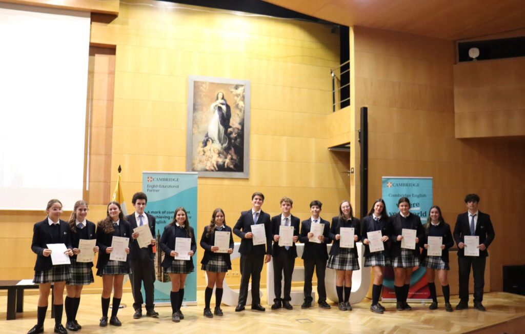 WhatsApp Image 2024 10 16 at 19.37.15 2 &bull; Congratulations! Entrega de diplomas de Cambridge a los alumnos del Colegio CEU San Pablo Sevilla