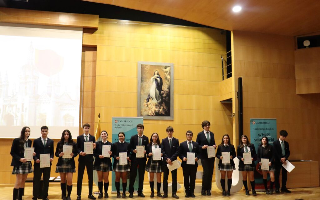 WhatsApp Image 2024 10 16 at 19.37.16 &bull; Congratulations! Entrega de diplomas de Cambridge a los alumnos del Colegio CEU San Pablo Sevilla