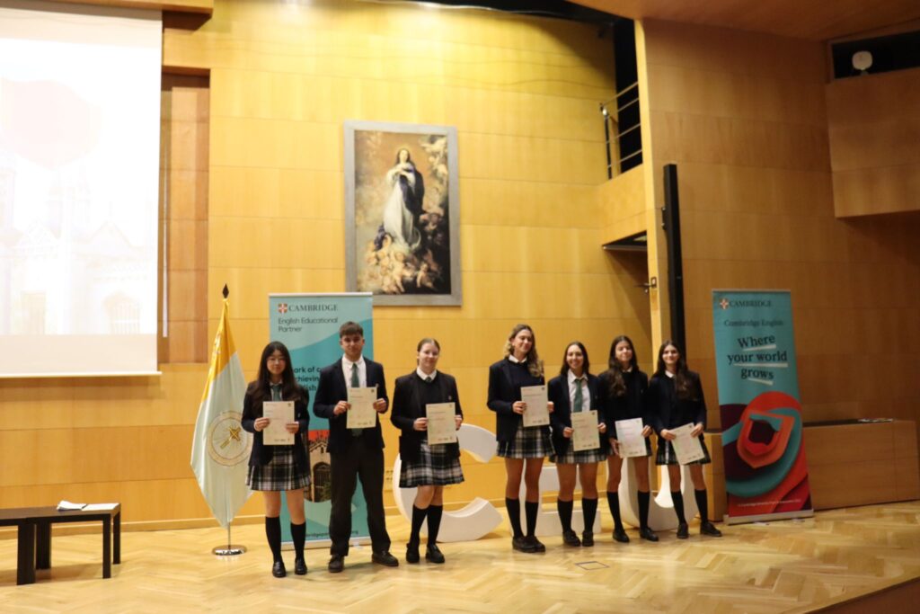 WhatsApp Image 2024 10 16 at 19.37.18 1 &bull; Congratulations! Entrega de diplomas de Cambridge a los alumnos del Colegio CEU San Pablo Sevilla