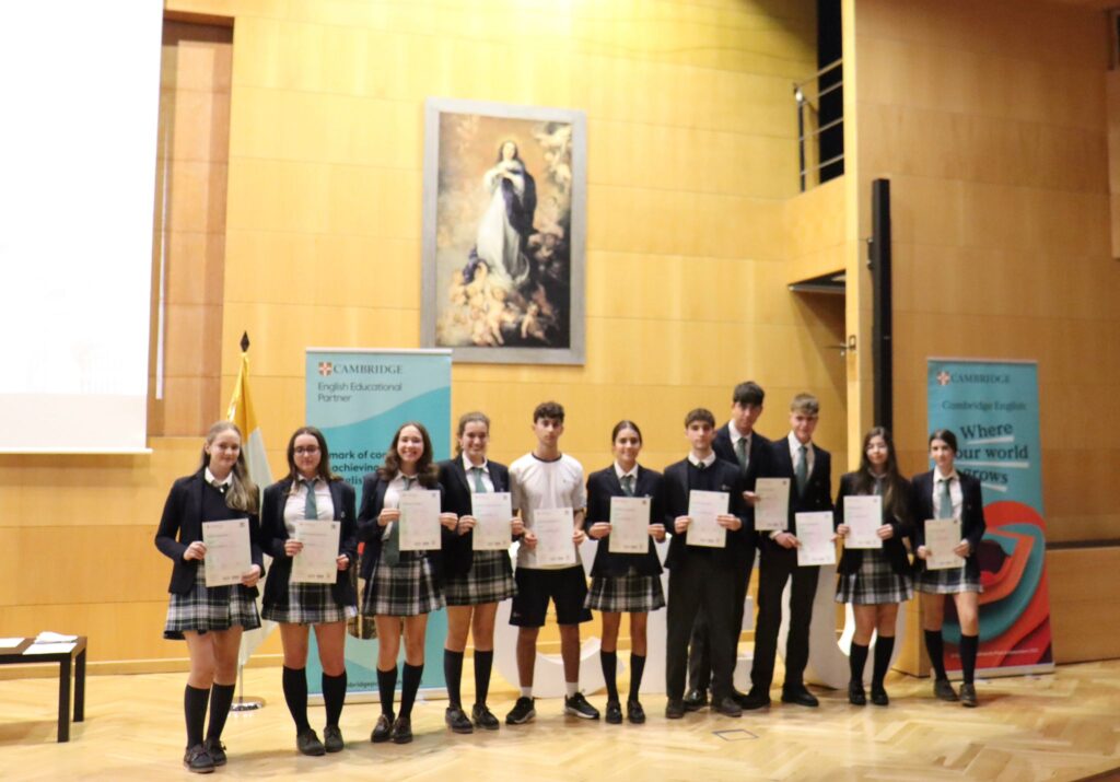WhatsApp Image 2024 10 16 at 19.37.18 &bull; Congratulations! Entrega de diplomas de Cambridge a los alumnos del Colegio CEU San Pablo Sevilla