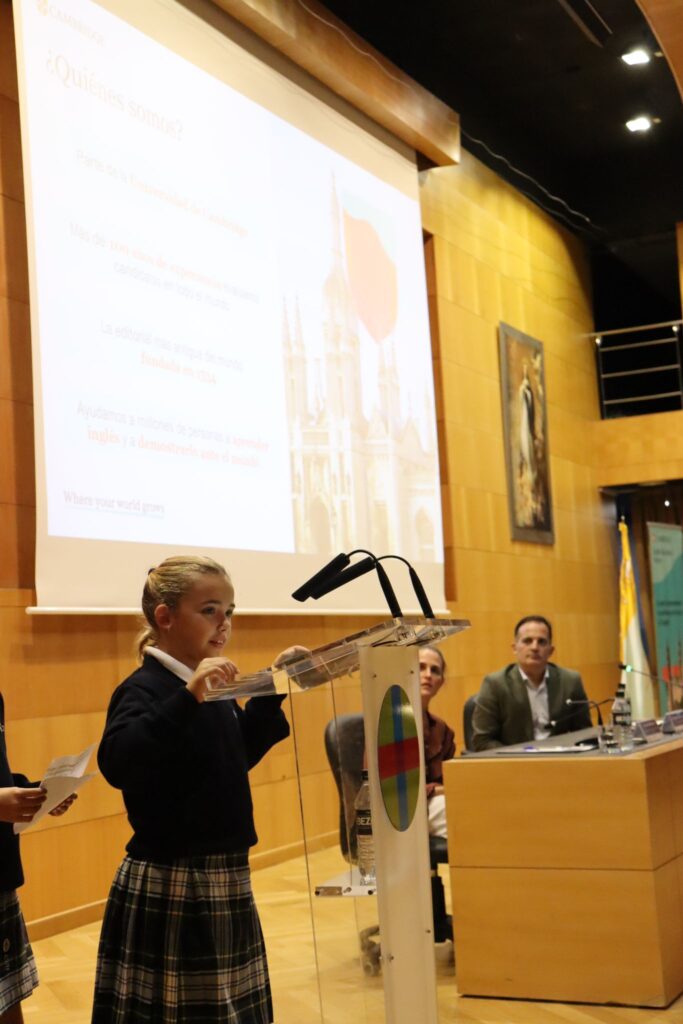 WhatsApp Image 2024 10 16 at 19.38.54 &bull; Congratulations! Entrega de diplomas de Cambridge a los alumnos del Colegio CEU San Pablo Sevilla