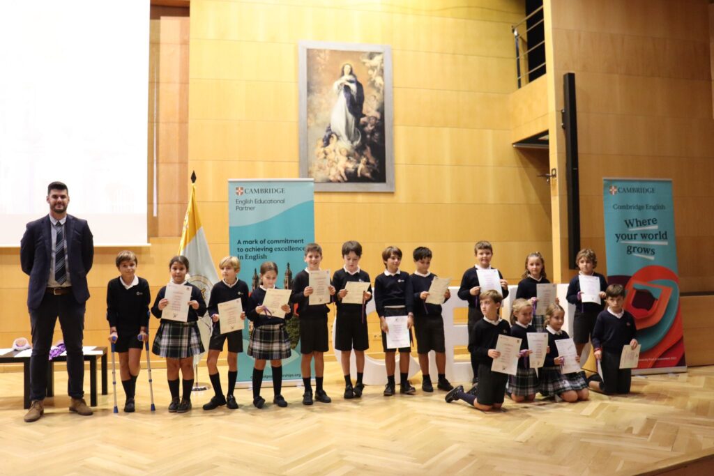 WhatsApp Image 2024 10 16 at 19.38.55 1 &bull; Congratulations! Entrega de diplomas de Cambridge a los alumnos del Colegio CEU San Pablo Sevilla