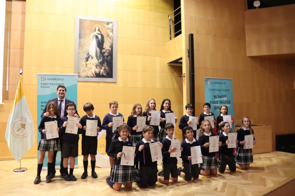 WhatsApp Image 2024 10 16 at 19.38.56 &bull; Congratulations! Entrega de diplomas de Cambridge a los alumnos del Colegio CEU San Pablo Sevilla