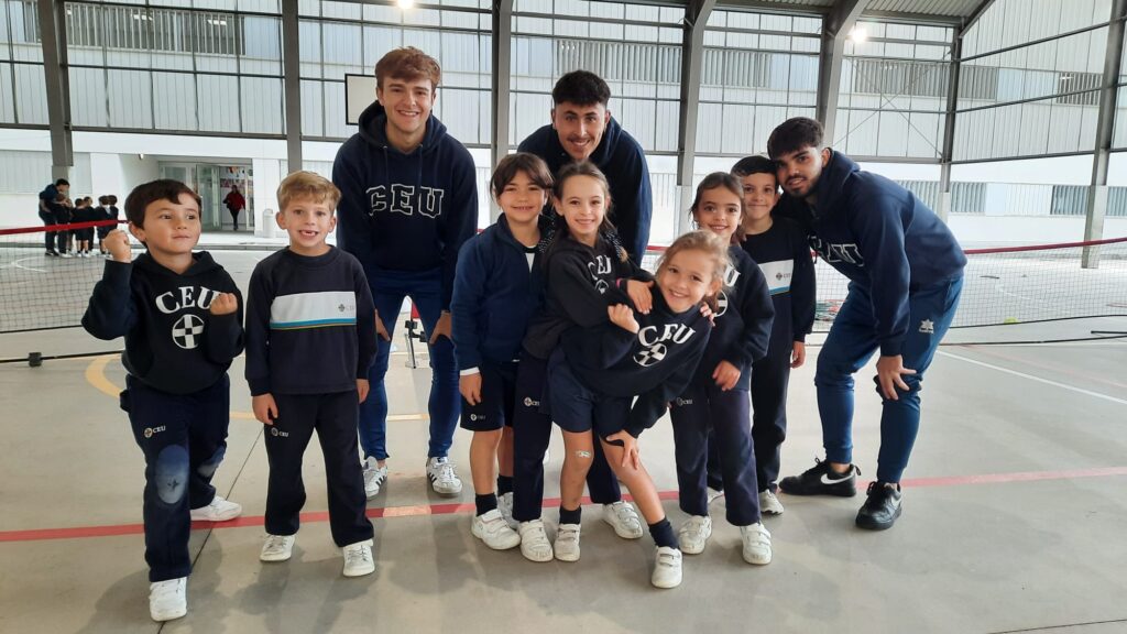 WhatsApp Image 2024 11 13 at 15.26.461 &bull; Clinic de tenis en el Campus CEU: una experiencia de aprendizaje entre el CEU FP Sevilla y el Colegio CEU San Pablo Sevilla