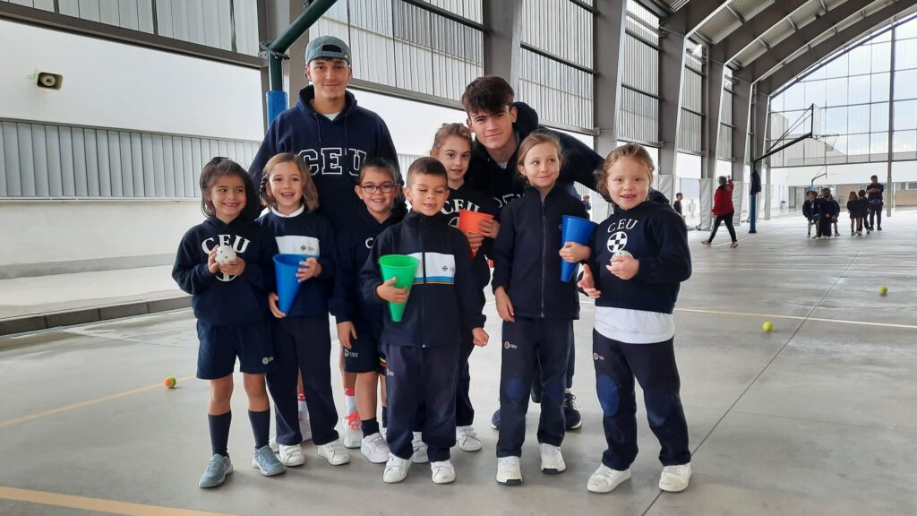 WhatsApp Image 2024 11 13 at 15.26.463 &bull; Clinic de tenis en el Campus CEU: una experiencia de aprendizaje entre el CEU FP Sevilla y el Colegio CEU San Pablo Sevilla