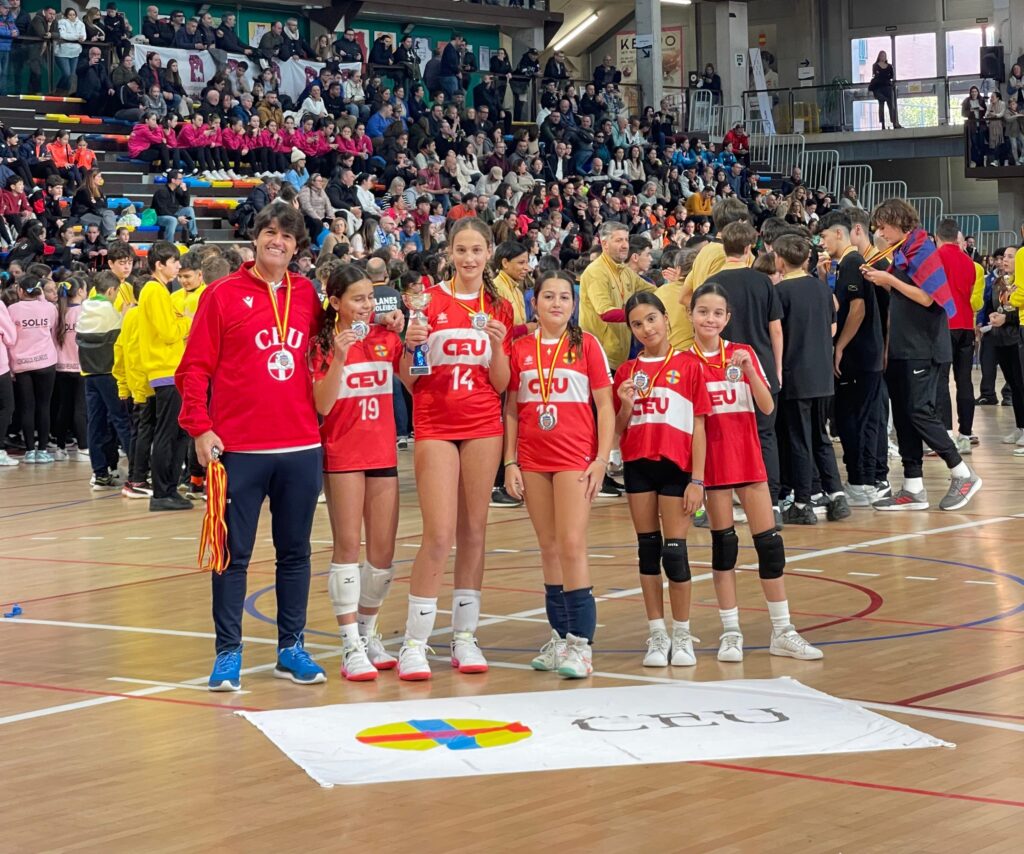 WhatsApp Image 2024 12 30 at 19.12.591 &bull; El equipo alevín de Voleibol CEU se proclama subcampeón de la Copa de España