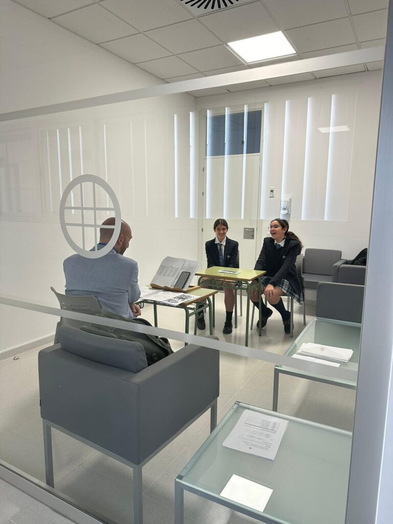 WhatsApp Image 2025 02 25 at 14.05.39 &bull; Los alumnos del Colegio CEU San Pablo Sevilla se preparan para los exámenes oficiales de Cambridge con los Mock Exams