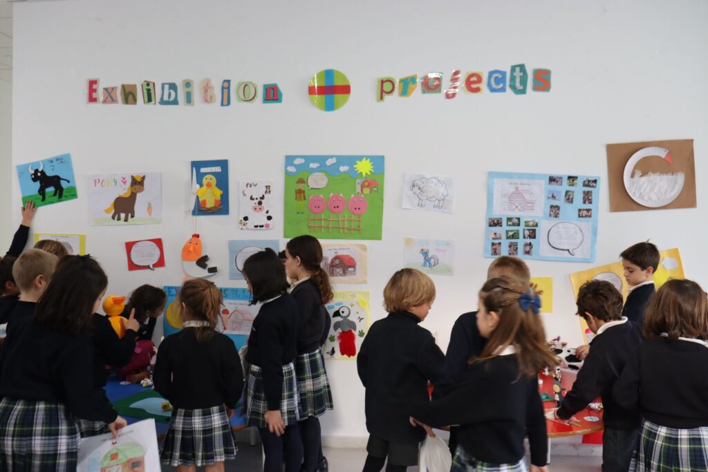 alumnos colegio ceu &bull; Exhibitions room, un aula para perder el miedo a hablar en público