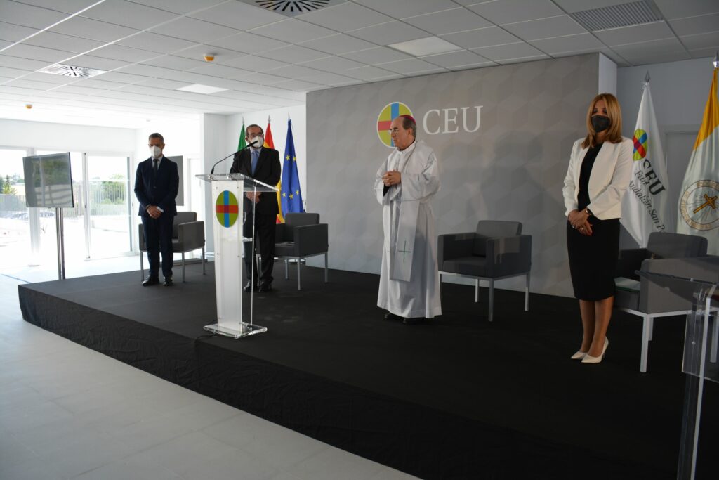 inauguracion bachillerato 790 1 &bull; El Colegio CEU San Pablo Sevilla amplía sus instalaciones e inaugura la nueva etapa de Bachillerato