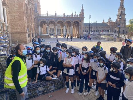 thumbnail.jfif &bull; Alumnos del Colegio CEU San Pablo Sevilla realizan una ruta cultural en bicicleta por Sevilla