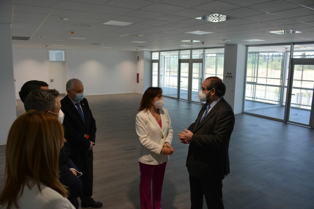 visita instalaciones 1 1 &bull; El Colegio CEU San Pablo Sevilla amplía sus instalaciones e inaugura la nueva etapa de Bachillerato